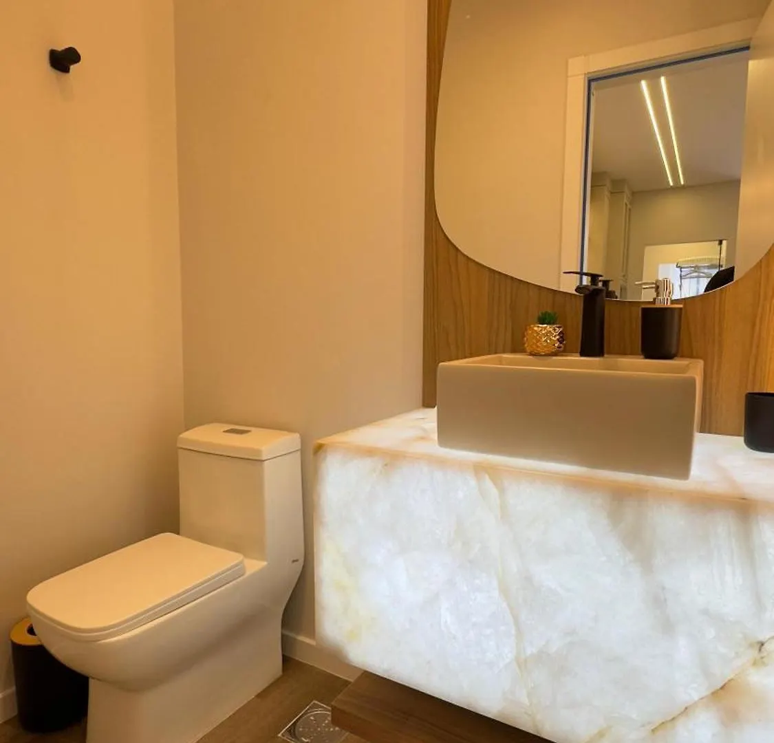 לגונה Luxor Residence 0*,